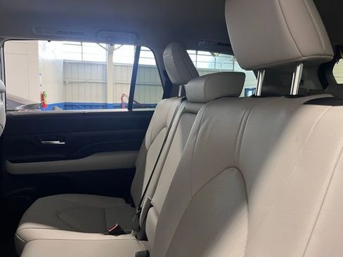 Used 2024 Toyota Grand Highlander XLE image 18