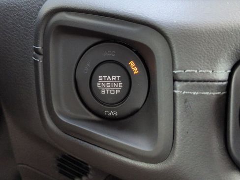 New 2025 Jeep Gladiator Sport image 13