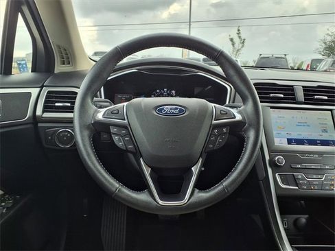Used 2020 Ford Fusion SE w/ Equipment Group 151A image 11