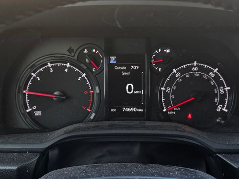 Used 2021 Toyota 4Runner SR5 AWD/4WD image 12