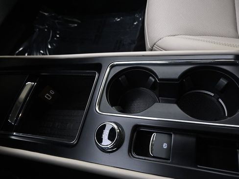 New 2025 Lincoln Corsair AWD w/ Equipment Group 101A image 32