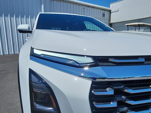 New 2026 Chevrolet Equinox LT w/ Convenience Package II FWD image 12