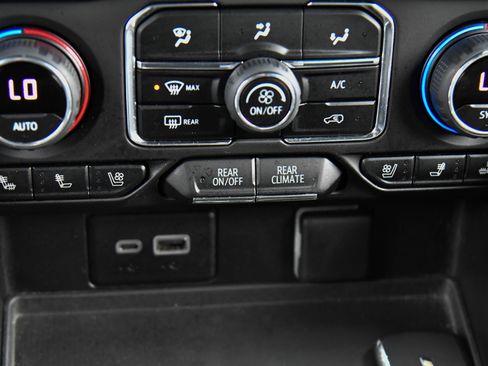 Used 2023 Chevrolet Suburban Premier AWD/4WD image 26