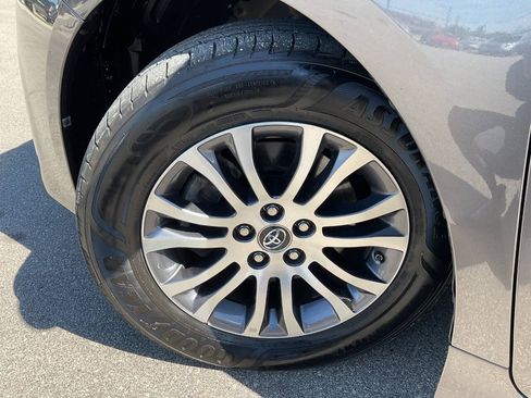 Used 2020 Toyota Sienna XLE Premium w/ Carpet Mat Package FWD image 53