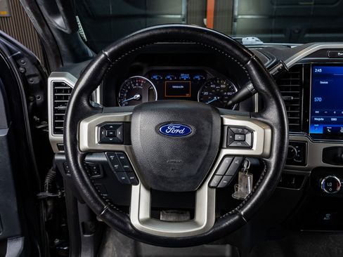 Used 2022 Ford F250 Lariat w/ Black Appearance Package image 17
