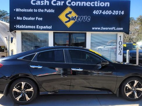 Used 2018 Honda Civic Touring image 6