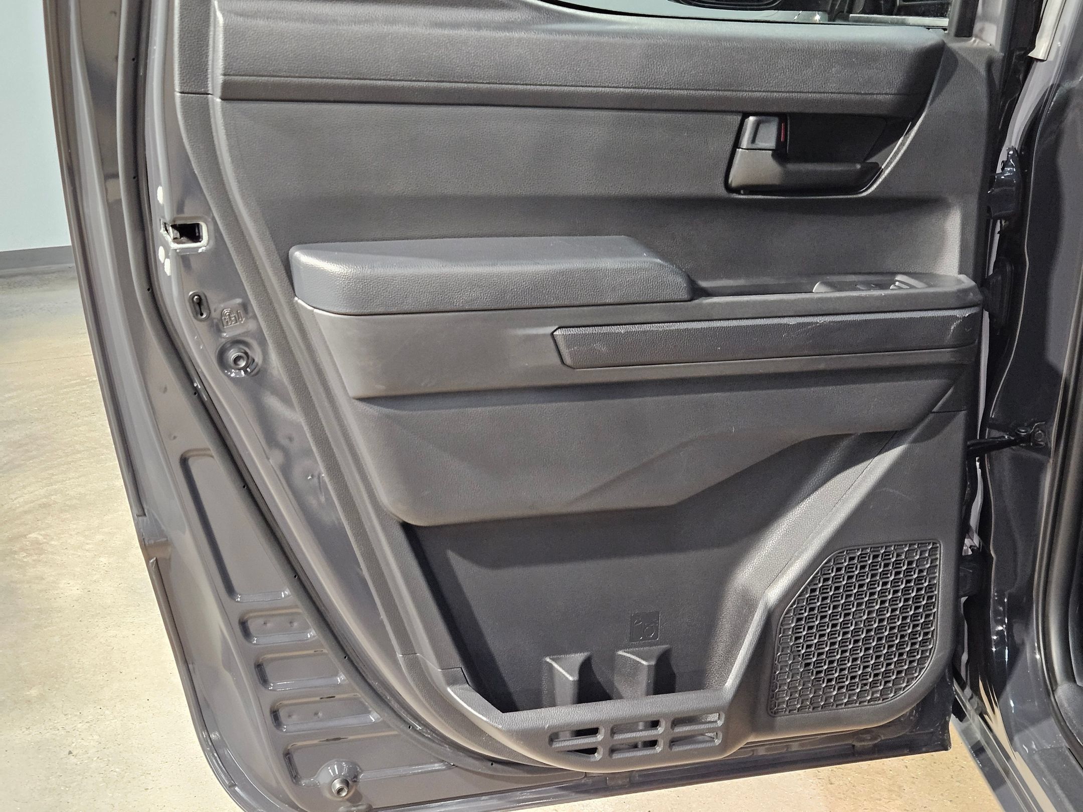 Certified 2025 Toyota Tacoma SR5 AWD/4WD image 33