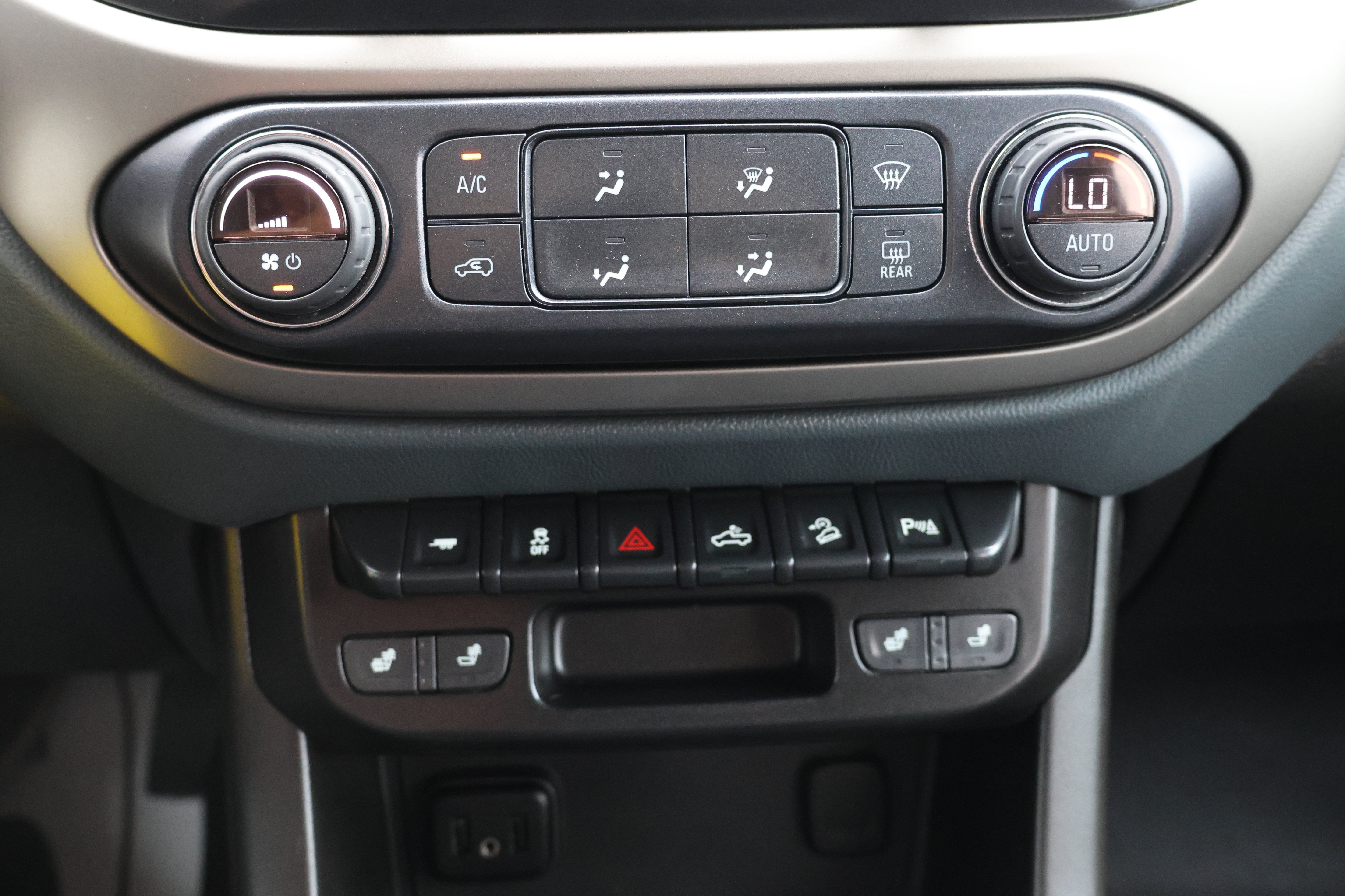 Used 2022 Chevrolet Colorado Z71 AWD/4WD image 34