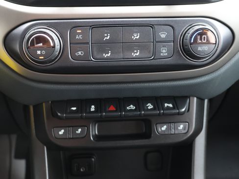 Used 2022 Chevrolet Colorado Z71 AWD/4WD image 34