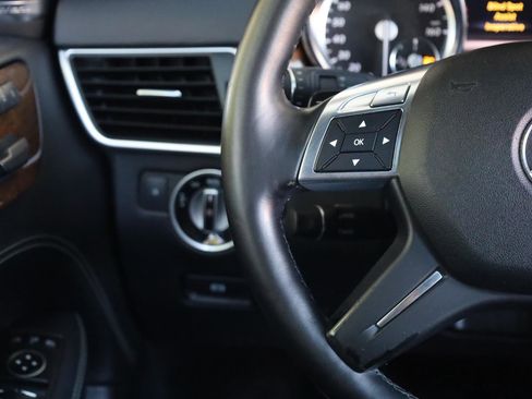 Used 2013 Mercedes-Benz ML 550 4MATIC image 32