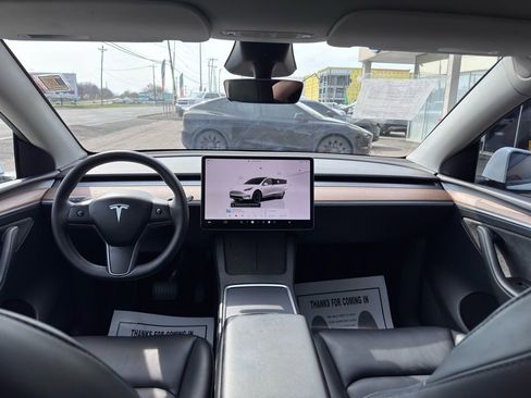 Used 2024 Tesla Model Y 2WD image 30