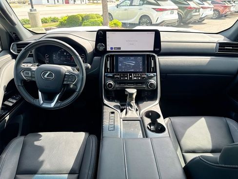 Used 2024 Lexus LX 600 4WD w/ Luxury Package image 24