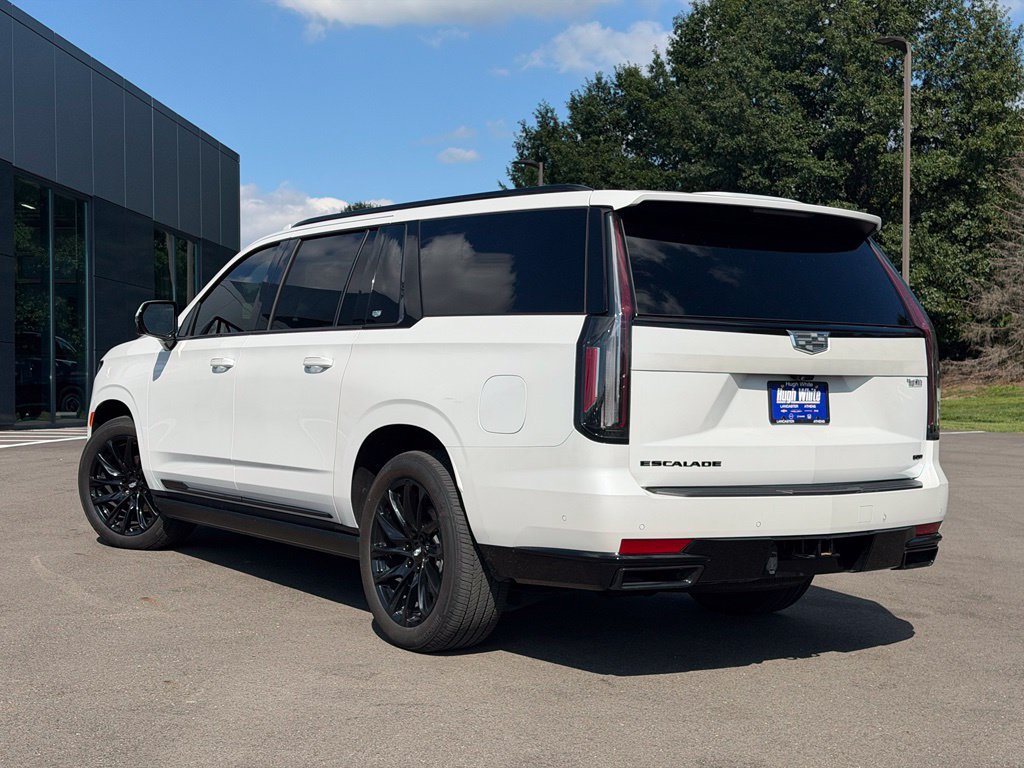 Used 2024 Cadillac Escalade ESV Sport w/ LPO, ONYX Package AWD/4WD image 4