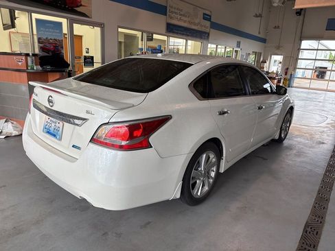 Used 2014 Nissan Altima 2.5 SL w/ Technology Package FWD image 4