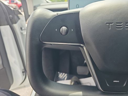 Used 2023 Tesla Model Y Long Range AWD/4WD image 19