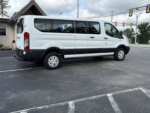 Used 2019 Ford Transit 350 XLT RWD image 5
