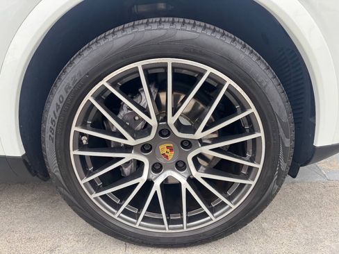 Used 2020 Porsche Cayenne AWD/4WD image 24