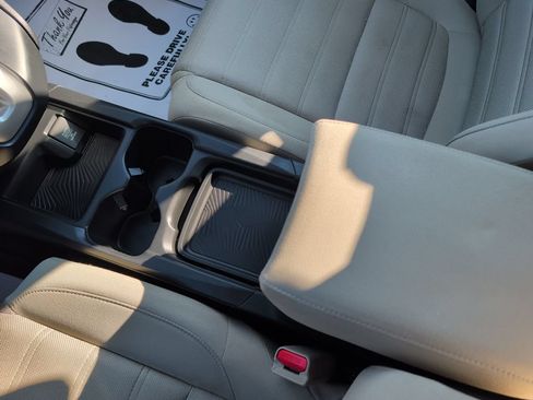 Used 2018 Honda CR-V LX image 17