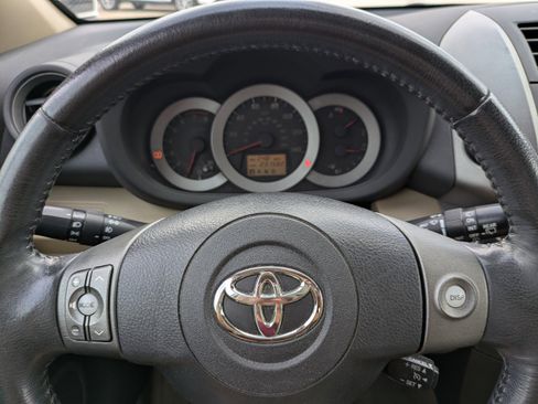 Used 2012 Toyota RAV4 Limited image 29