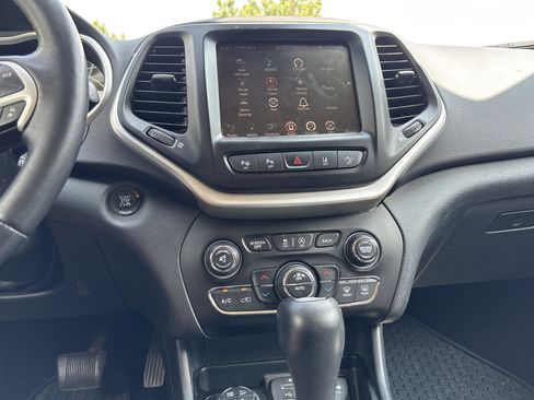 Used 2016 Jeep Cherokee Trailhawk w/ Comfort/Convenience Group AWD/4WD image 22