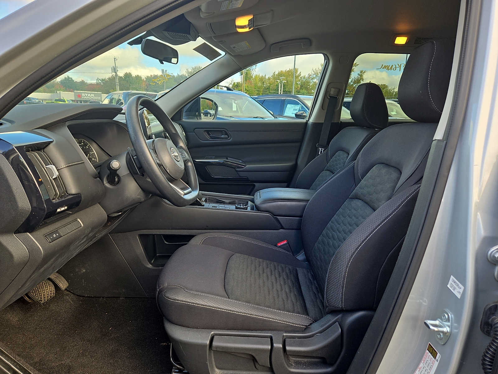 Used 2024 Nissan Pathfinder S AWD/4WD image 12