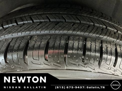 Used 2018 Nissan Rogue SV w/ Premium Package FWD image 40