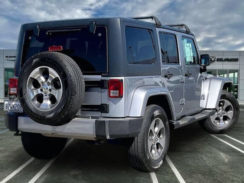 Used 2018 Jeep Wrangler Unlimited Sahara AWD/4WD image 13