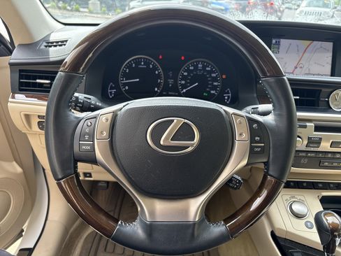 Used 2014 Lexus ES 350 w/ Luxury Package image 18