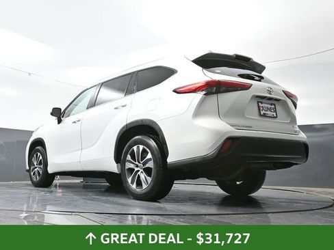 Used 2023 Toyota Highlander XLE FWD image 52
