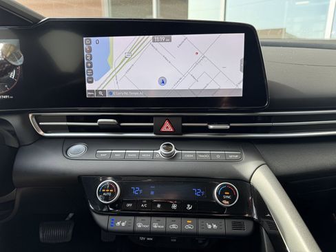 Used 2022 Hyundai Elantra Limited w/ Preferred Accessory Package image 23