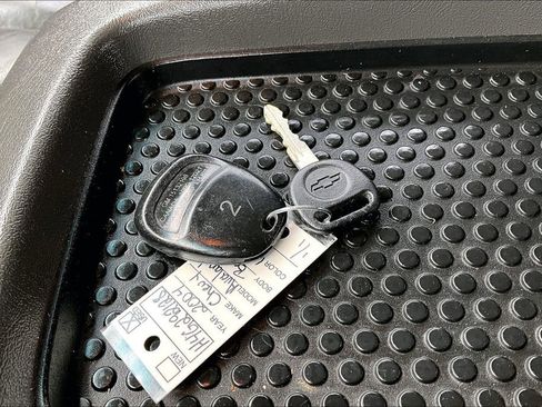 Used 2004 Chevrolet Avalanche Z66 w/ Sun And Sound Package RWD image 13