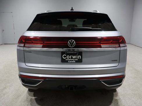 Used 2025 Volkswagen Atlas Cross Sport SE image 3