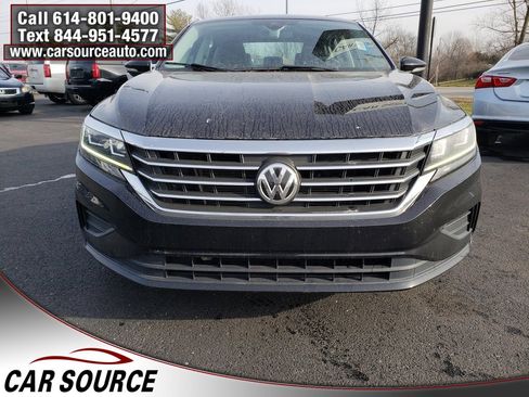 Used 2022 Volkswagen Passat 2.0T SE image 2