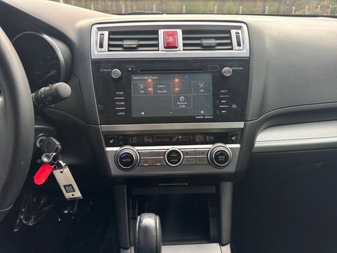 Used 2017 Subaru Outback 2.5i Premium image 17