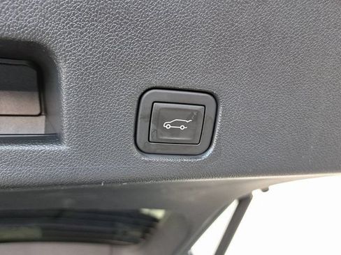 Used 2024 Chevrolet Traverse LT AWD/4WD image 32