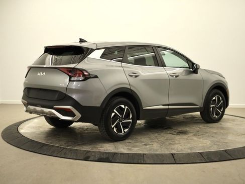 Used 2023 Kia Sportage LX image 3