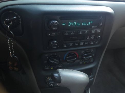 Used 2001 Chevrolet Malibu LS w/ Preferred Equipment Group 1 FWD image 10
