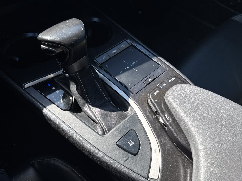 Used 2019 Lexus UX 200 w/ Accessory Package FWD image 27