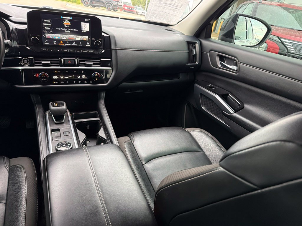 Used 2023 Nissan Pathfinder SL w/ Lighting Package (N92) AWD/4WD image 20
