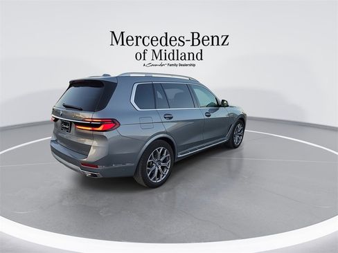 Used 2024 BMW X7 xDrive40i image 8