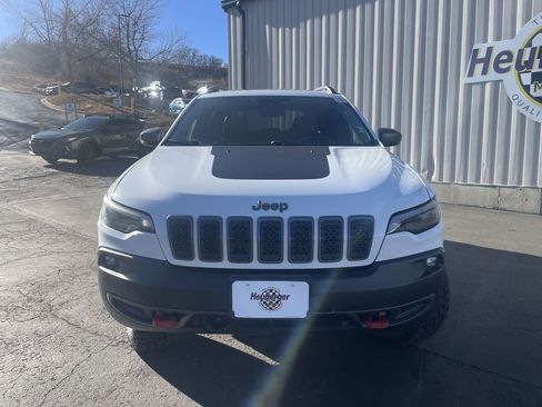 Used 2019 Jeep Cherokee Trailhawk image 2