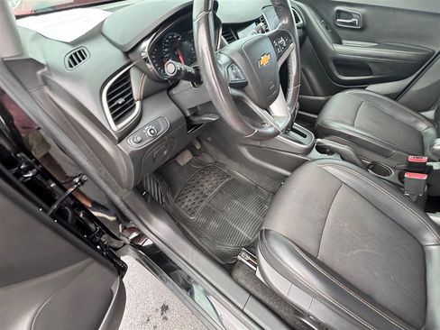 Used 2019 Chevrolet Trax LT w/ LT Convenience Package image 12