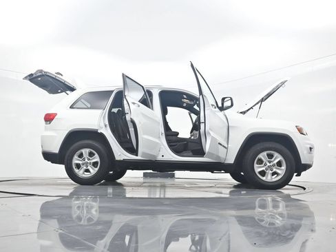 Used 2017 Jeep Grand Cherokee Laredo AWD/4WD image 42