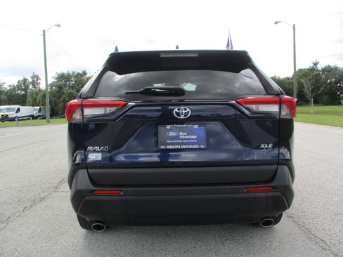 Used 2022 Toyota RAV4 XLE Premium image 3