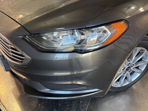Used 2017 Ford Fusion SE w/ Fusion SE Technology Package image 7