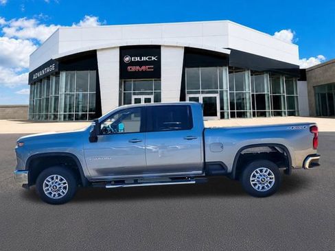 Used 2025 Chevrolet Silverado 2500 LT w/ Convenience Package AWD/4WD image 5