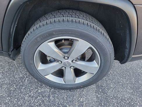 Used 2016 Jeep Grand Cherokee Limited image 9