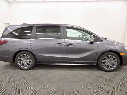 New 2026 Honda Odyssey Touring image 8