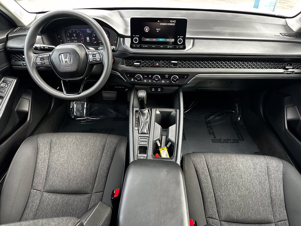 Certified 2025 Honda Accord SE image 17