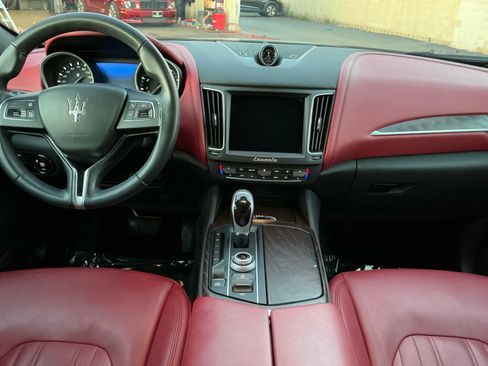 Used 2018 Maserati Levante GranLusso image 16